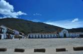 A enorme praça central de Villa de Leyva, na Colômbia